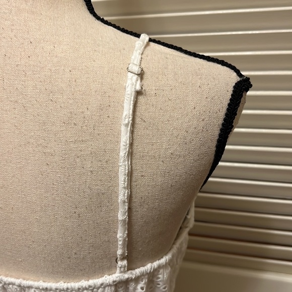 126. Copper Key Eyelet Lace Dress in White, Size Small - Picture 9 of 16